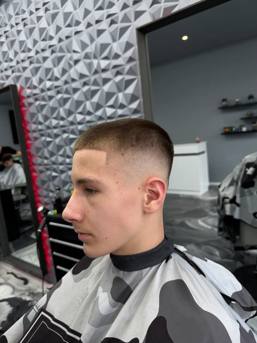 Réalisation FLP Barber — coupe courte dégradée
